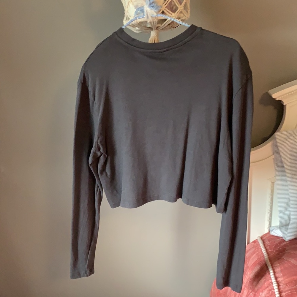 NWT- urban outfitters long sleeve - Picture 4 of 4
